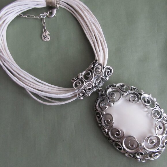 Vintage Designer JK Jewel Kade Ceramic Pendant In Silver Tone Scroll Frame - Picture 5 of 6